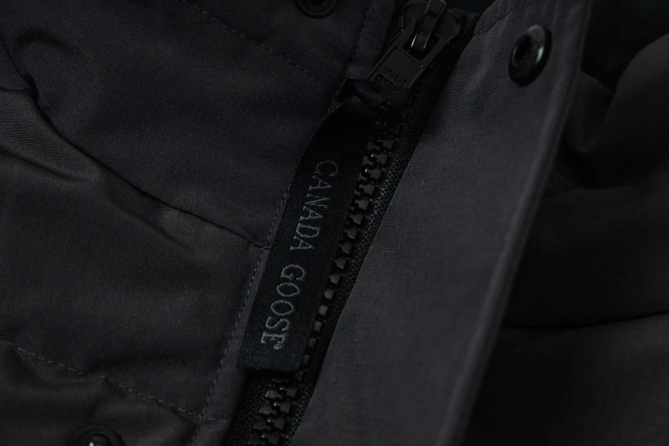 P360 Canada Goose/Canada Goose Black Label #Freestyle Crew 4151mb men's and women's vest down ➖ Imported Behringer embroidery machine customized 10,000-needle embroidery label! ➖ Imported 21-count polyester-cotton blended original fabric, using Feather-Light 10D waterproof coating fabric, made of 84.5% polyester fiber and 15.5% cotton, 100% the best feel in the entire network! ➖ The genuine official website uses the national standard 80 white duck down, and will never be misled by false claims such as 90 down or goose down! ➖ 100% nylon nylon lining with double double-layer sealing design to prevent velvet from running away. Top-grade polar fleece is used in the collar and pockets to keep warm and comfortable! ➖ Yoshida YKK provides original custom-made electroplated sliders. YKK two-way lockable zippers are tight and smooth and will not peel off paint! ➖ 3M composite original Velcro is durable, and all accessories and hardware are disassembled and customized! ⛔No slander, no exaggeration, no need for too much copywriting, because it is focused, it is professional!  SIZE: XS S M L XL XXL